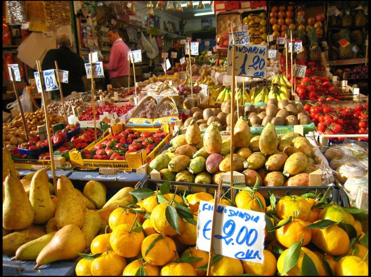 Apartment For 2 In Catania, B&B Le Voci Del Mercato المظهر الخارجي الصورة